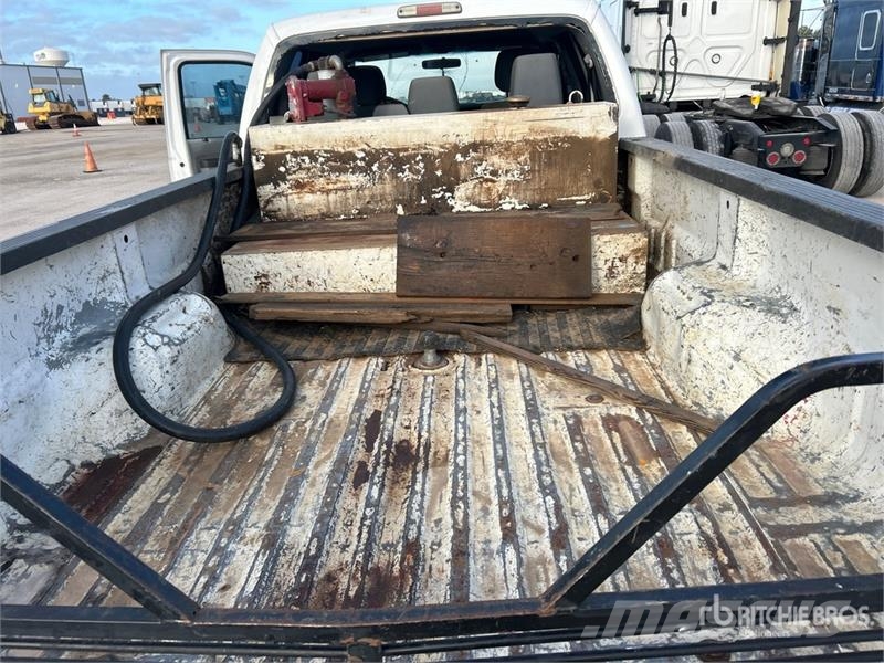 Ford F-250 4x4 Crew Cab Pickup Otras furgonetas