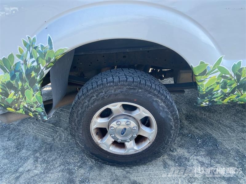 Ford F-250 4x4 Crew Cab Pickup Άλλα Vans