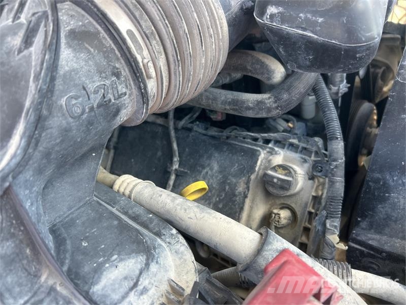Ford F-250 4x4 Crew Cab Pickup Inne
