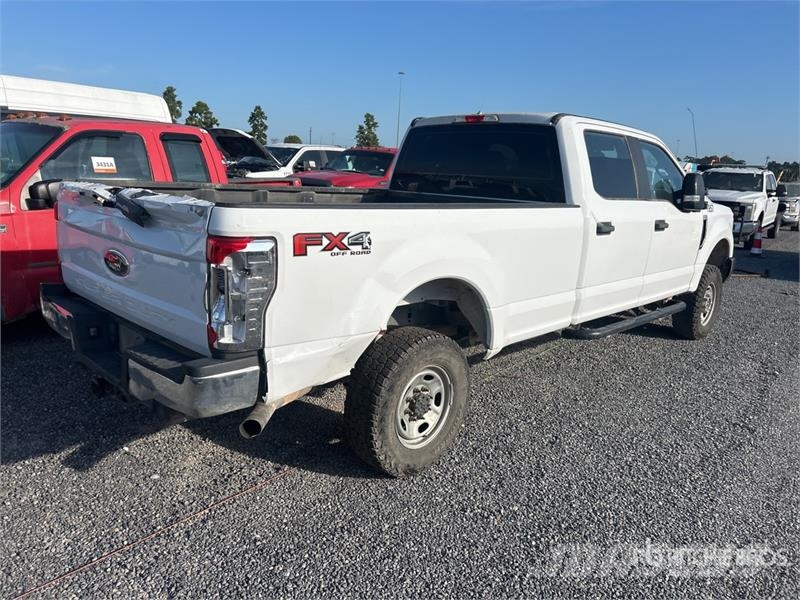 Ford F-250 4x4 Crew Cab Pickup Ostalo
