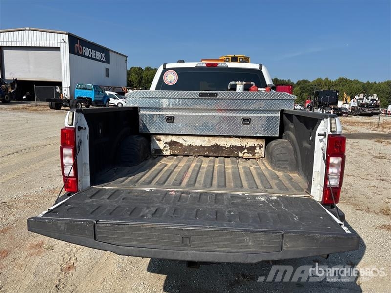 Ford F-250 4x4 Crew Cab Pickup Andere Transporter