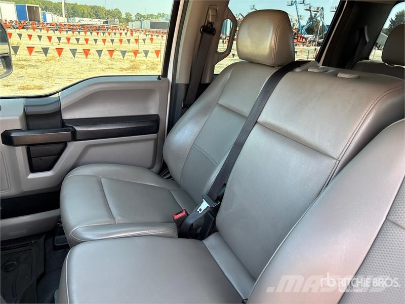 Ford F-250 4x4 Crew Cab Pickup Andere Transporter