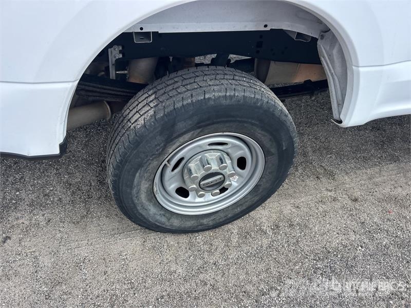 Ford F-250 4x4 Crew Cab Pickup 其他