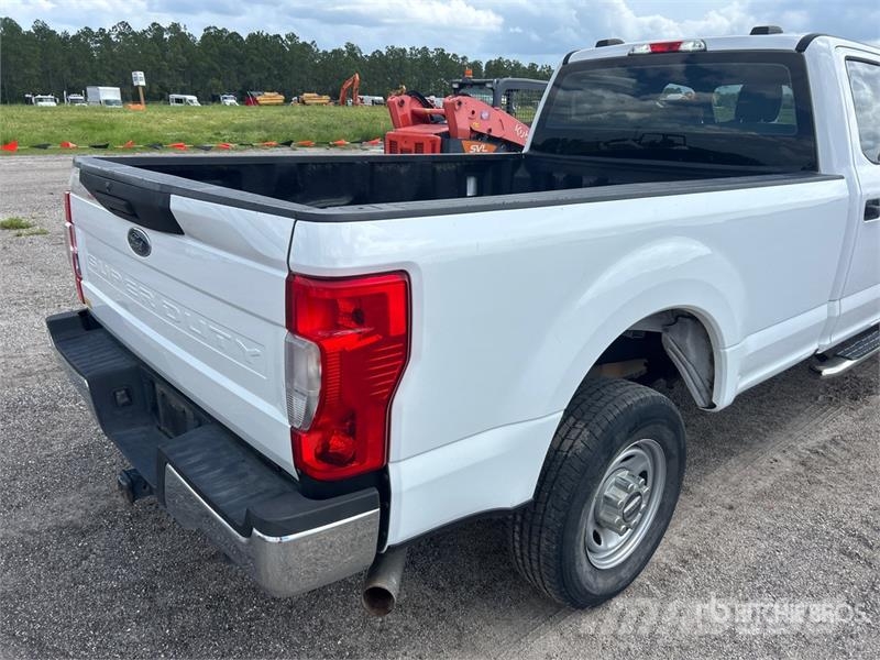 Ford F-250 4x4 Crew Cab Pickup 其他