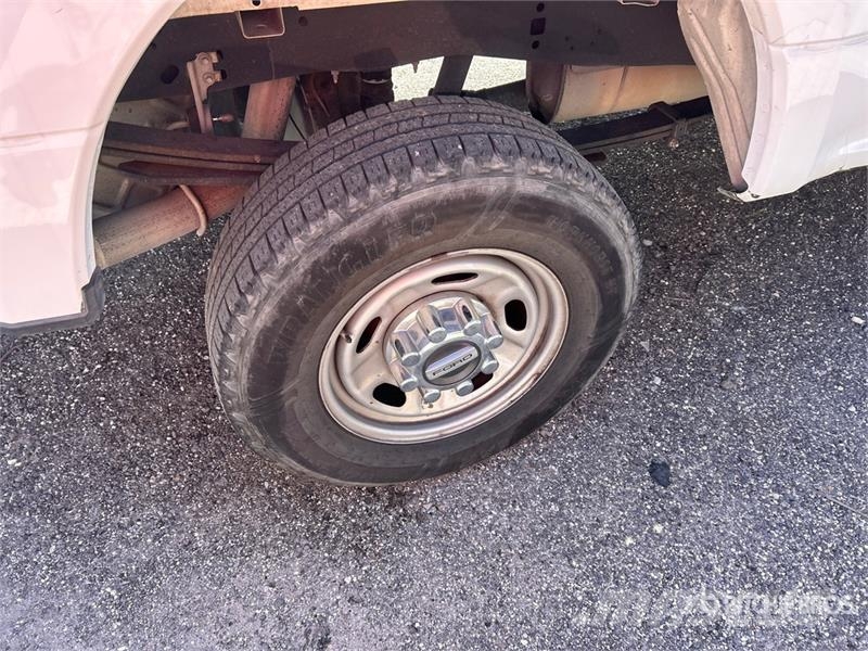 Ford F-250 4x4 Crew Cab Pickup Furgoni altro