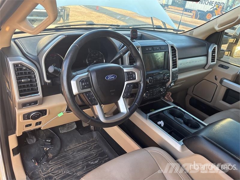 Ford F-250 4x4 Crew Cab Pickup Други
