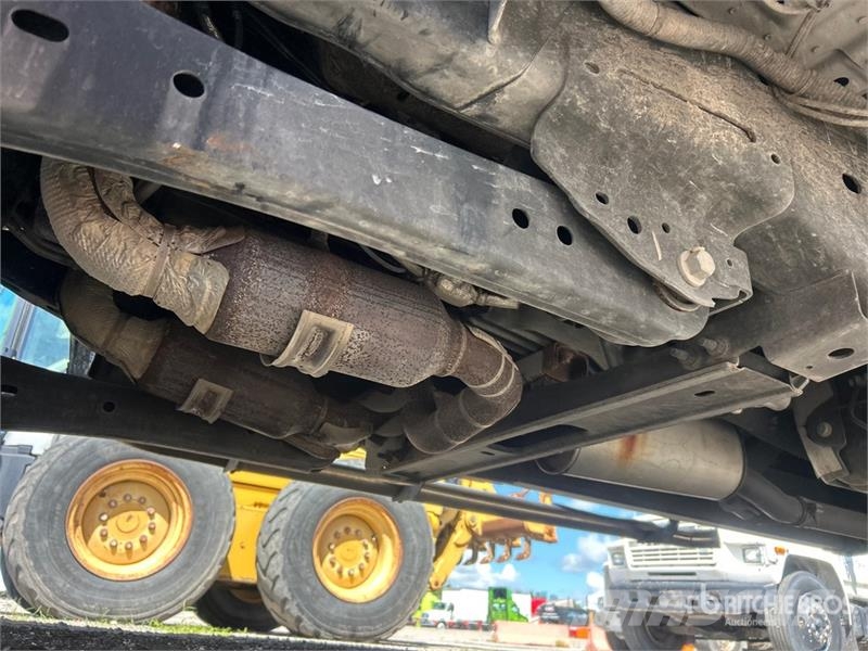 Ford F-250 4x4 Crew Cab Pickup Furgoni altro