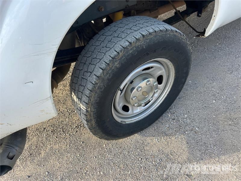 Ford F-250 4x4 Crew Cab Pickup Otras furgonetas