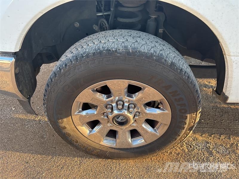 Ford F-250 4x4 Crew Cab Pickup Други