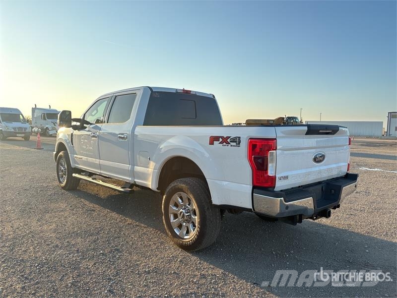 Ford F-250 4x4 Crew Cab Pickup Други