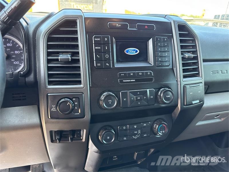 Ford F-250 4x4 Crew Cab Pickup Andere Transporter