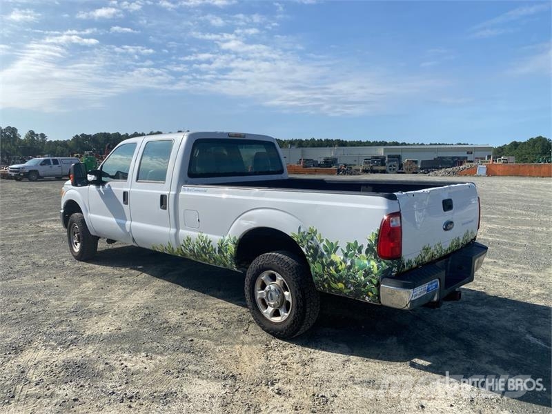 Ford F-250 4x4 Crew Cab Pickup Άλλα Vans