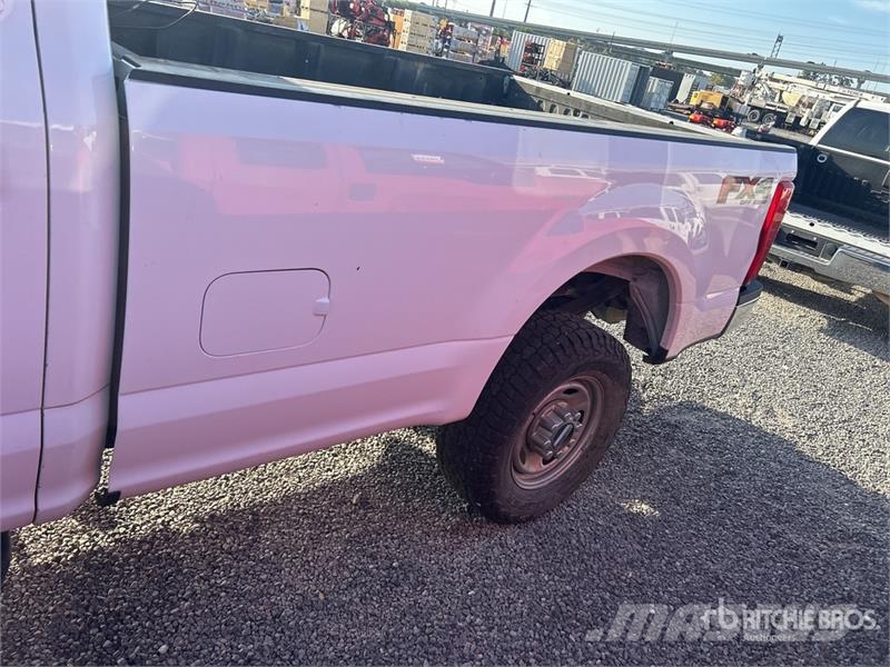 Ford F-250 4x4 Crew Cab Pickup Ostalo