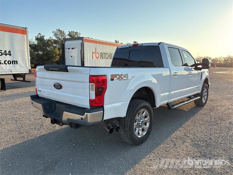 Ford F-250 4x4 Crew Cab Pickup Други