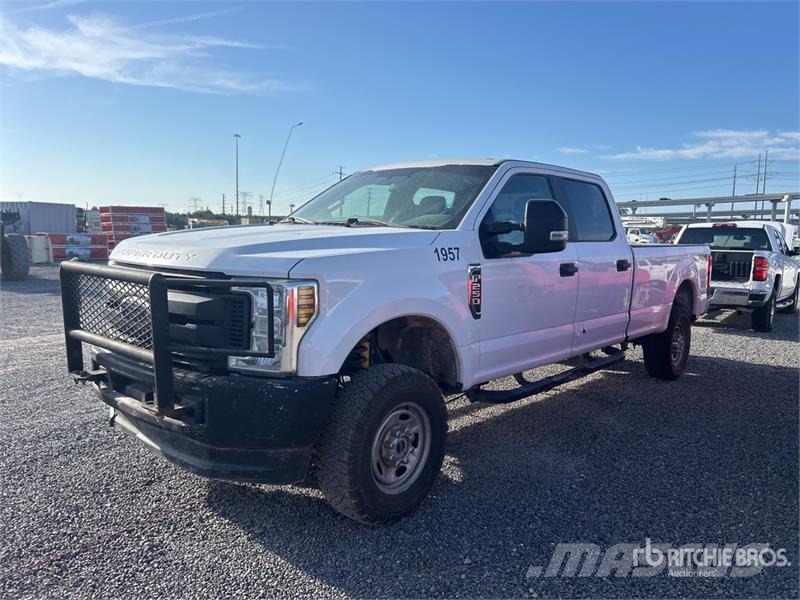 Ford F-250 4x4 Crew Cab Pickup Ostalo