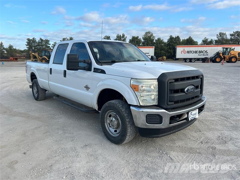 Ford F-250 4x4 Crew Cab Pickup Otras furgonetas
