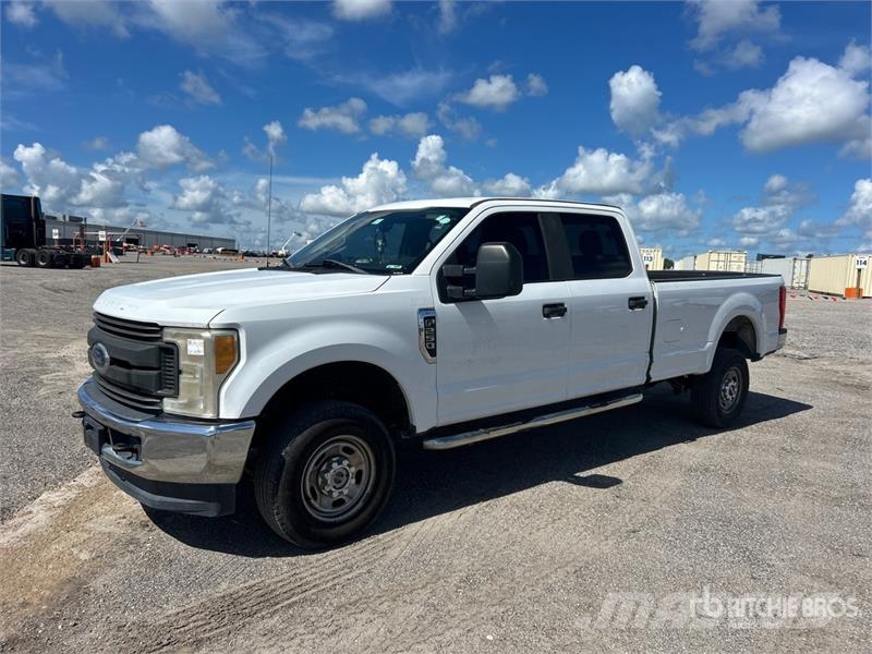 Ford F-250 4x4 Crew Cab Pickup Furgoni altro