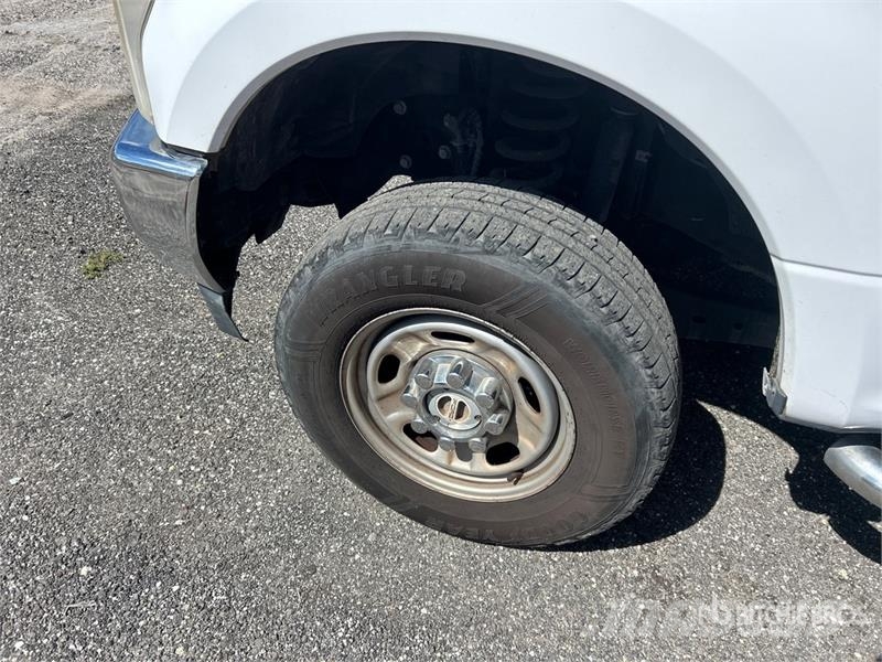 Ford F-250 4x4 Crew Cab Pickup Furgoni altro