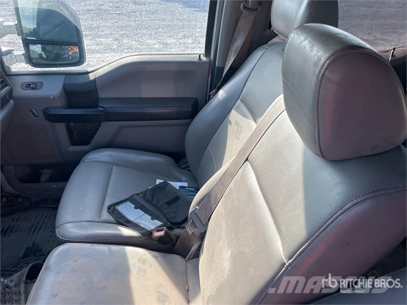 Ford F-250 4x4 Crew Cab Pickup Ostalo