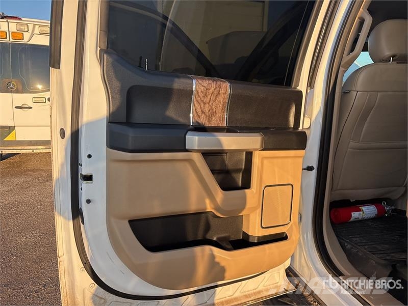 Ford F-250 4x4 Crew Cab Pickup Други