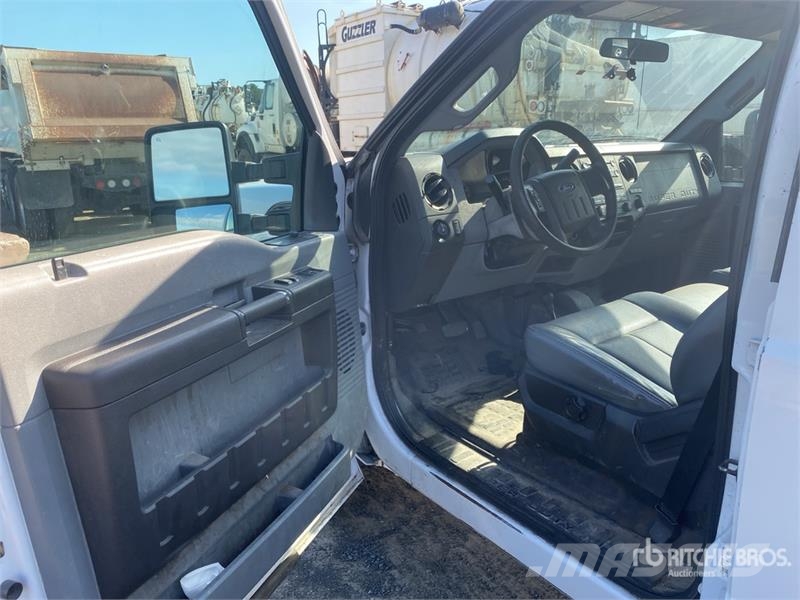 Ford F-250 4x4 Crew Cab Pickup Άλλα Vans