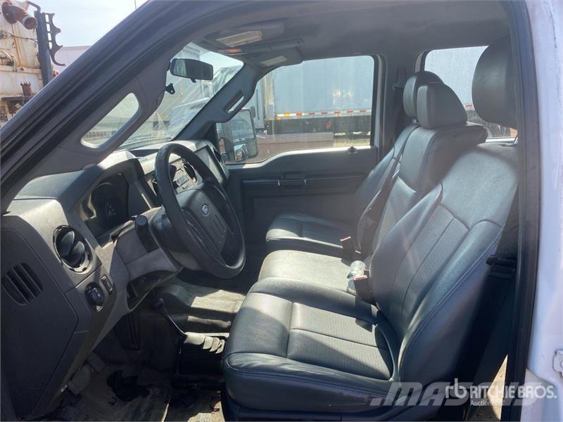 Ford F-250 4x4 Crew Cab Pickup Άλλα Vans