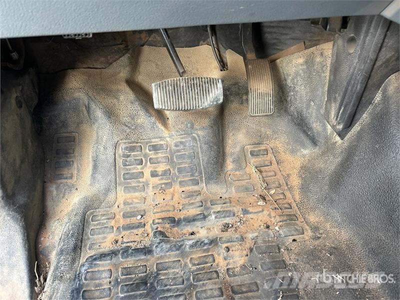 Ford F-250 4x4 Crew Cab Pickup Otras furgonetas