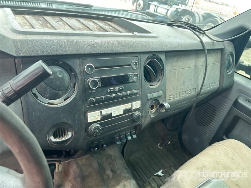 Ford F-250 4x4 Crew Cab Pickup (Inoperable) その他