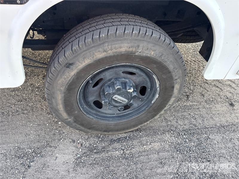 Ford F-250 4x4 Crew Cab Utility Truck Pick up/Dropside