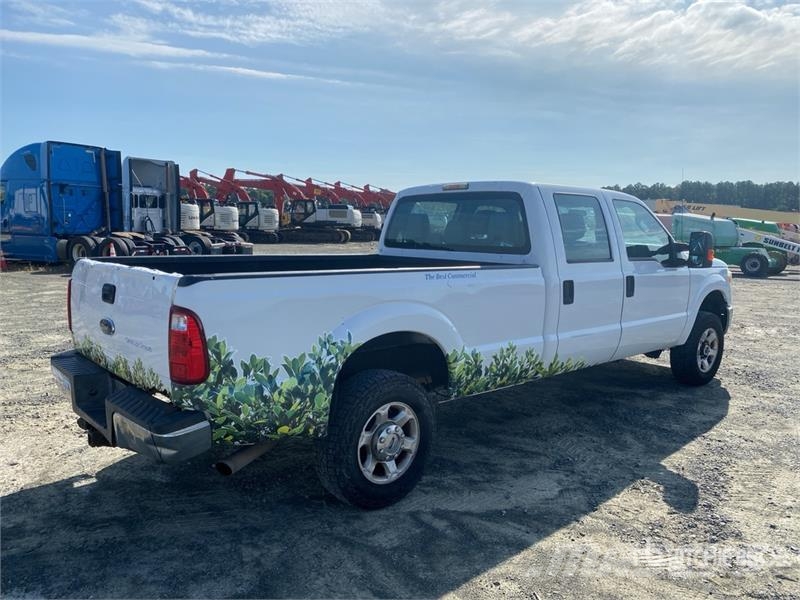 Ford F-250 4x4 Crew Cab Pickup Άλλα Vans
