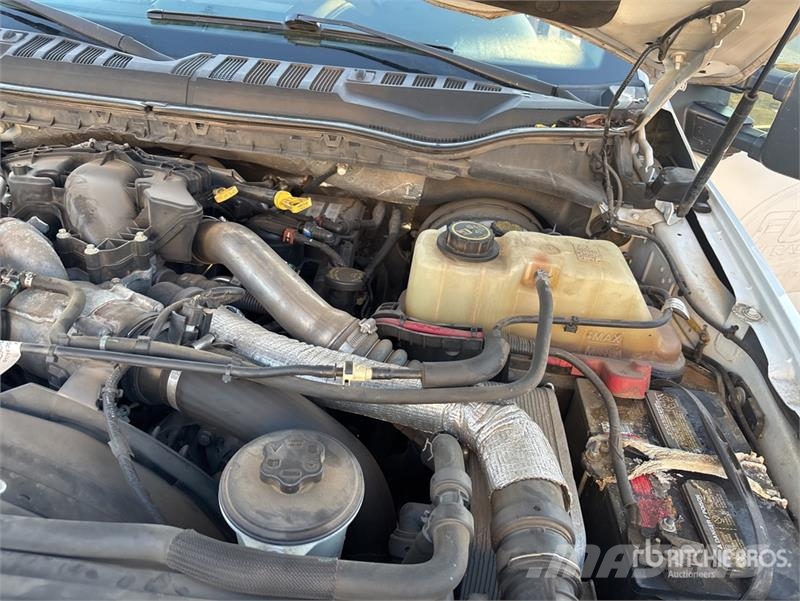 Ford F-250 4x4 Crew Cab Pickup Други