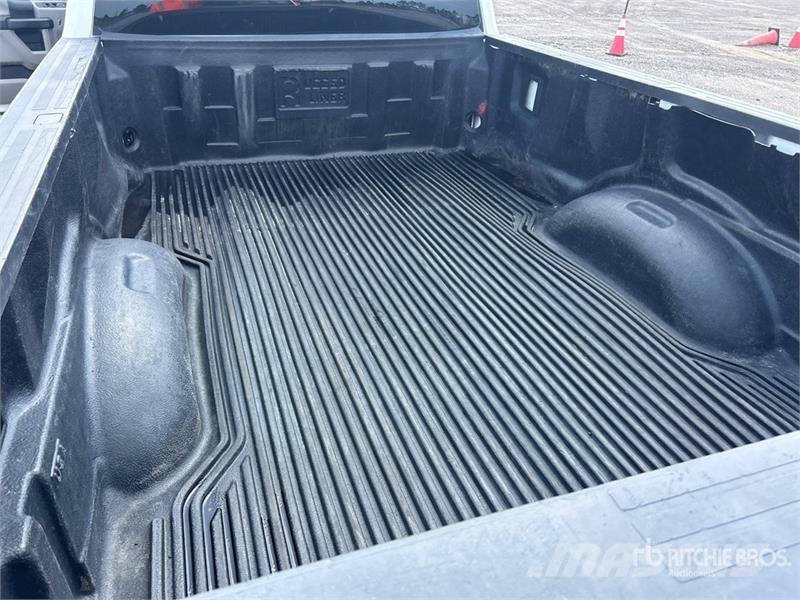 Ford F-250 4x4 Crew Cab Pickup 其他