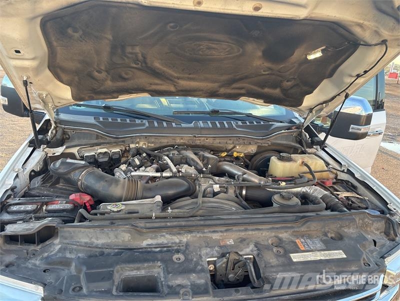 Ford F-250 4x4 Crew Cab Pickup Други