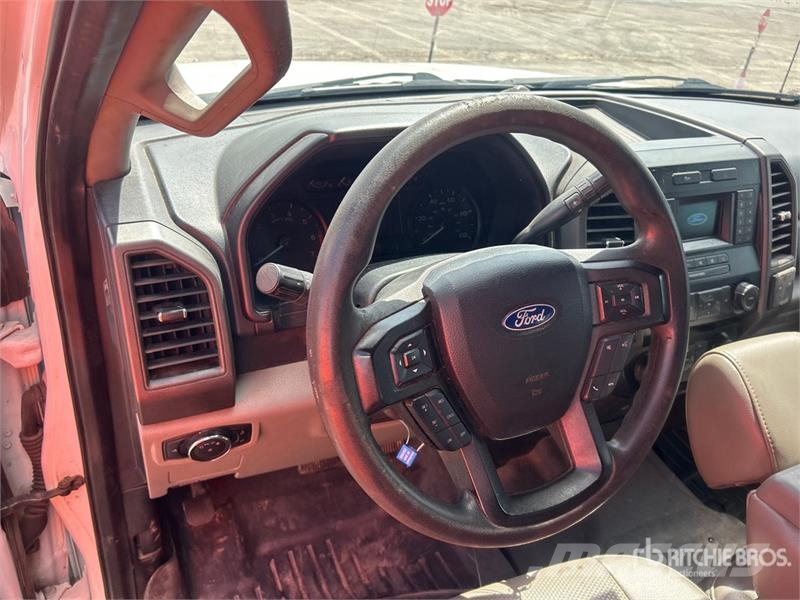 Ford F-250 4x4 Crew Cab Pickup 其他