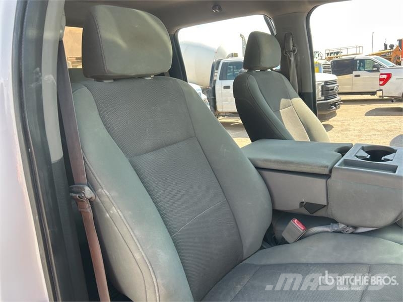 Ford F-250 4x4 Crew Cab Pickup Inne
