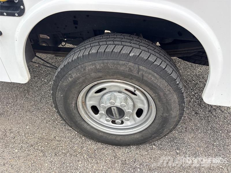 Ford F-250 4x4 Crew Cab Utility Truck Pick up/Dropside