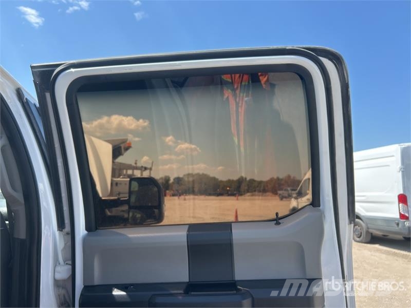 Ford F-250 4x4 Crew Cab Pickup Inne