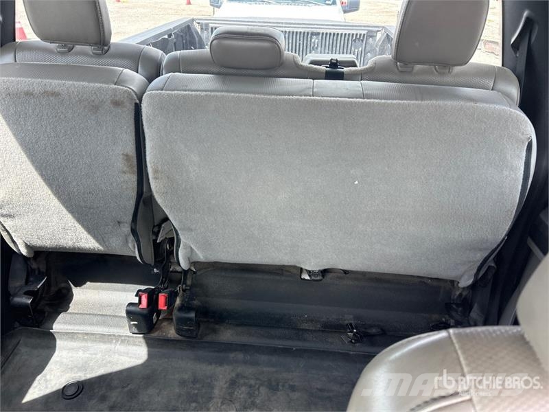 Ford F-250 4x4 Crew Cab Pickup 其他