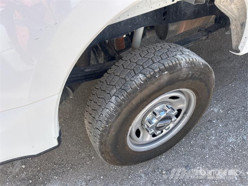 Ford F-250 4x4 Crew Cab Pickup Inne