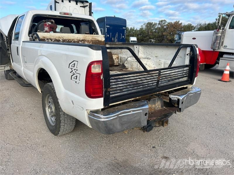 Ford F-250 4x4 Crew Cab Pickup Otras furgonetas