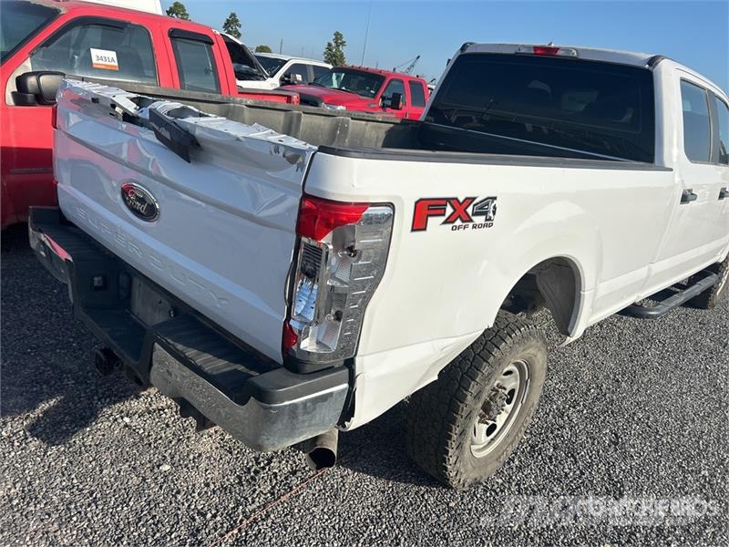 Ford F-250 4x4 Crew Cab Pickup Ostalo