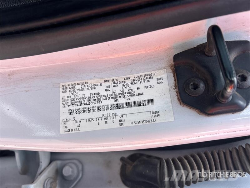 Ford F-250 4x4 Crew Cab Pickup 其他