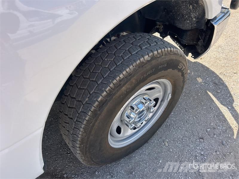 Ford F-250 4x4 Crew Cab Pickup Inne
