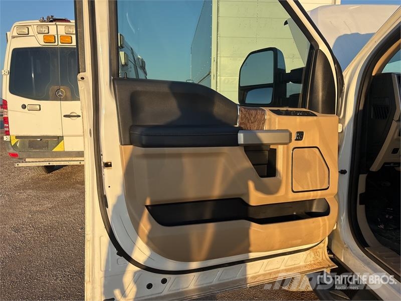 Ford F-250 4x4 Crew Cab Pickup Други