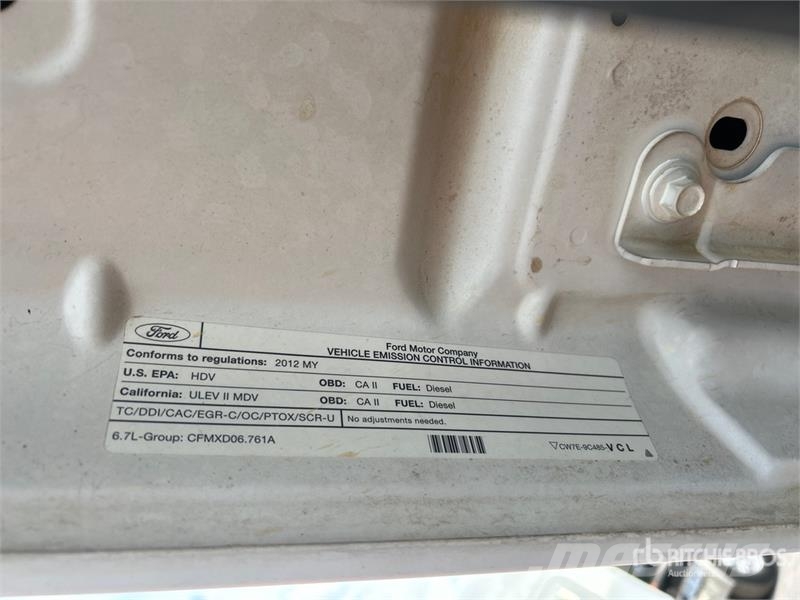 Ford F-250 4x4 Crew Cab Pickup Otras furgonetas