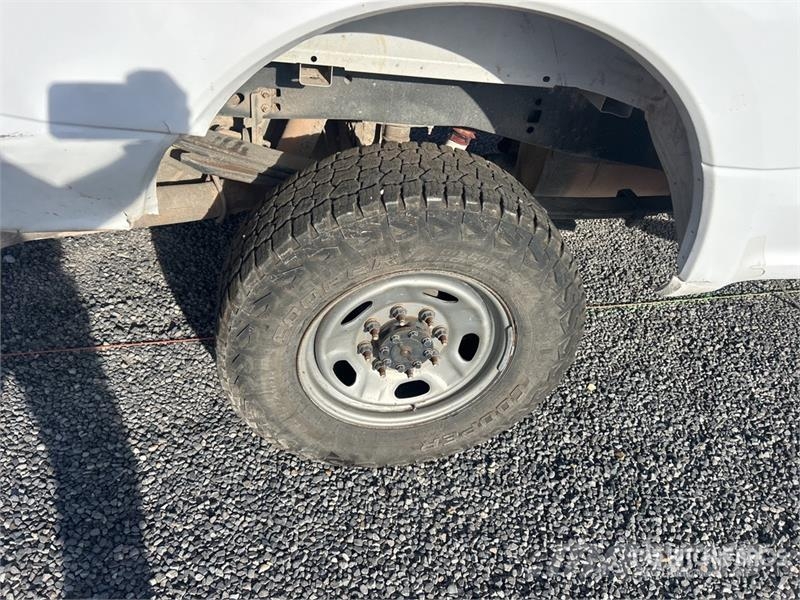 Ford F-250 4x4 Crew Cab Pickup Ostalo