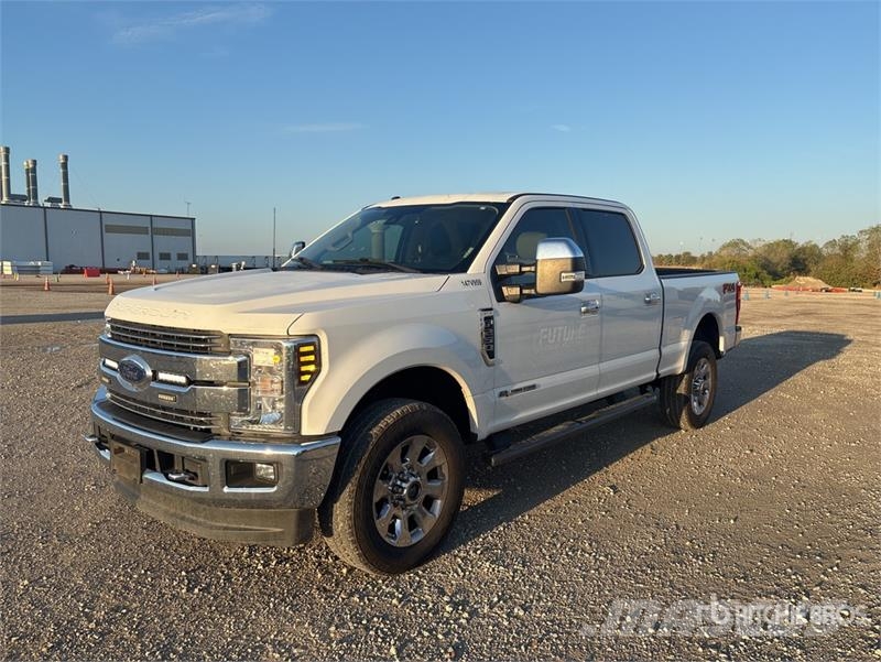 Ford F-250 4x4 Crew Cab Pickup Други