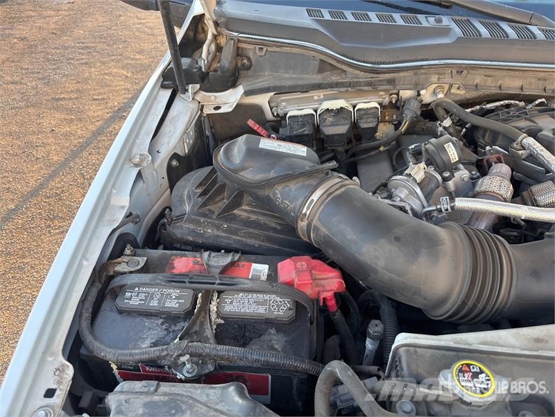 Ford F-250 4x4 Crew Cab Pickup Други