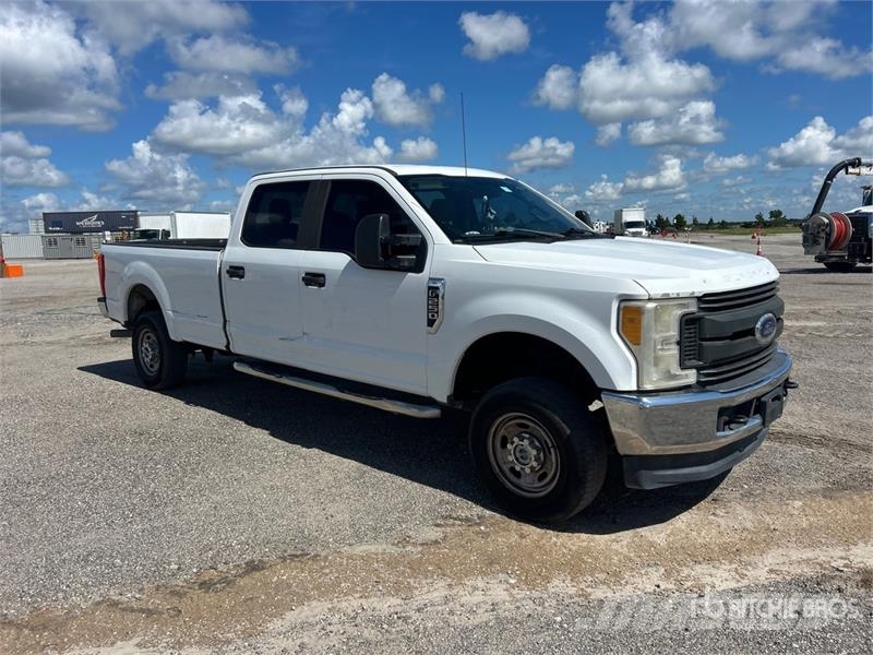Ford F-250 4x4 Crew Cab Pickup Furgoni altro