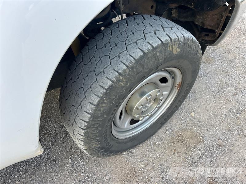 Ford F-250 4x4 Crew Cab Pickup Otras furgonetas